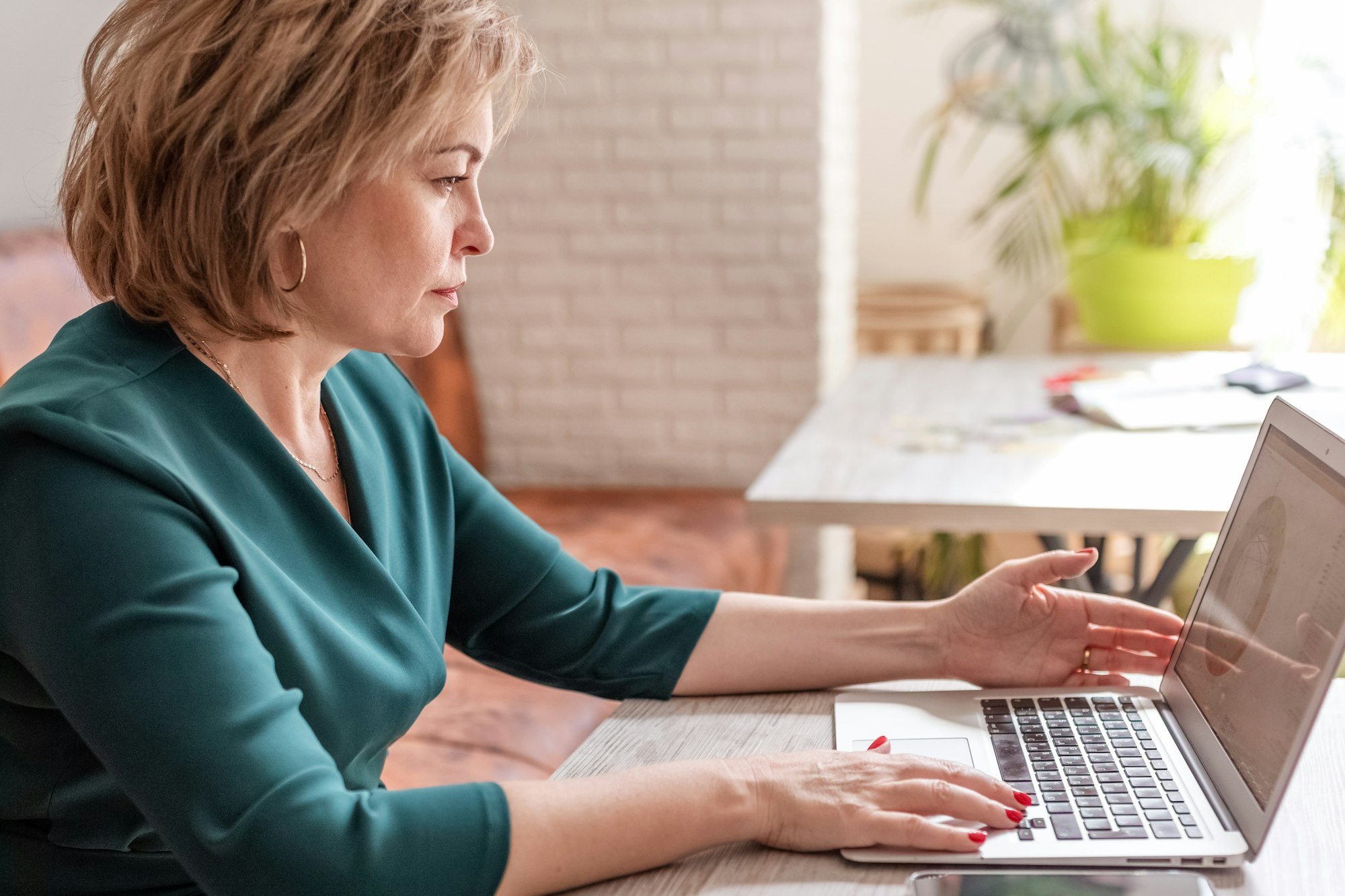 An adult female astrologer conducts an online consultation in the bright interior of the cafe